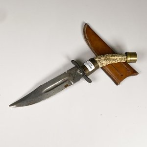 Lote siguiente: Cuchillo de Caza Hoja de Acero con Vaina y Cabo de Guampa