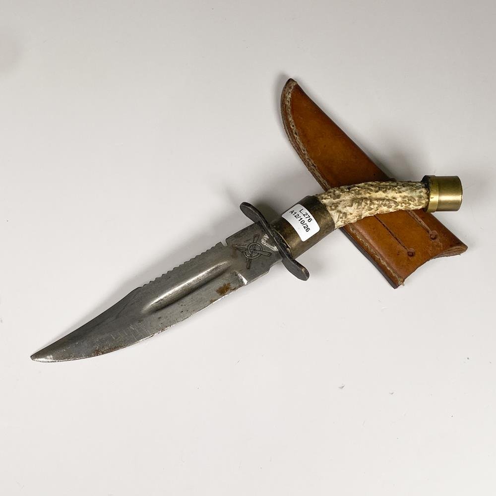 Cuchillo de Caza Hoja de Acero con Vaina y Cabo de Guampa