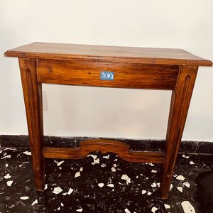 Lote siguiente: Mesa de Arrimo Estilo Rústico en Madera Maciza