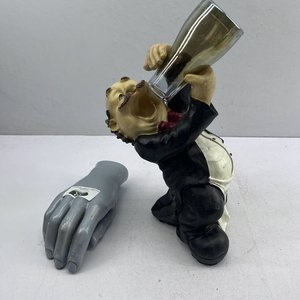 Lote anterior: Figura Decorativa de Camarero Bebiendo con Botella de Vidrio y Mano