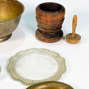 Lote de 9 piezas vintage: lámpara, mortero, bombonera y más - imagen 3