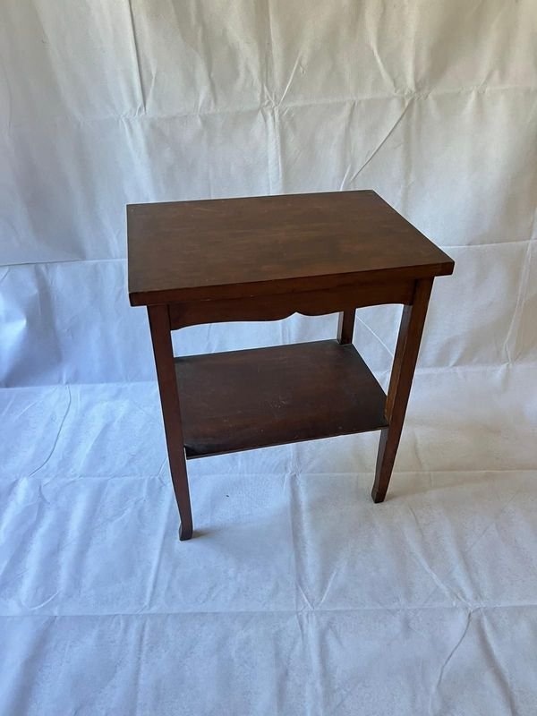 Mesa en madera con estante - Excelente estado - imagen 5