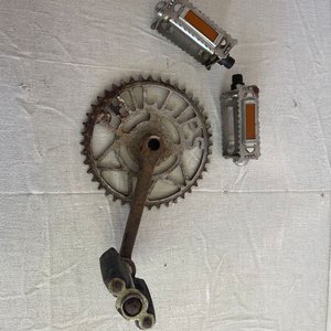 Lote siguiente: Plato de Bicicleta Phillips con Pedales de Metal y Gato