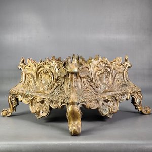 Cachepot de Bronce Macizo con Detalles Ornamentales - imagen 3