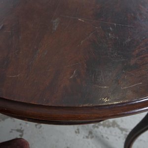 Juego de Comedor Victoriano Oval: Mesa y 6 Sillas Bordó Tapizadas - imagen 2