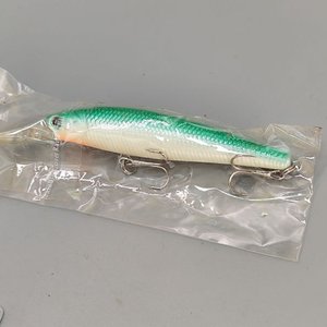 Lote de 3 Señuelos de Pesca Tipo Minnow con Babero y Anzuelos - imagen 5
