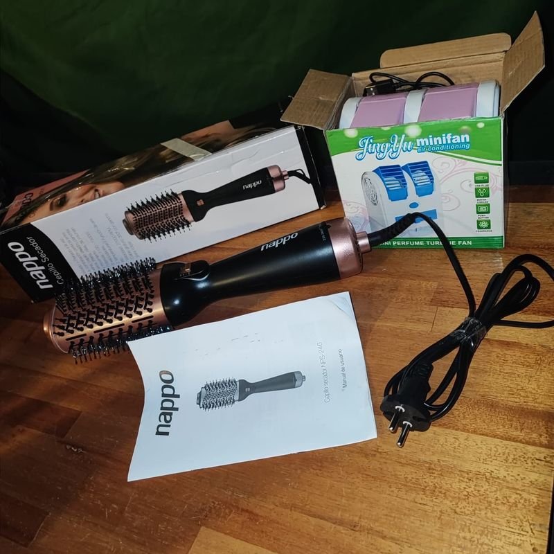 Lote anterior: Cepillo de pelo y ventilador de escritorio, funciona