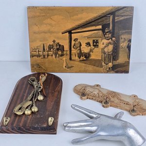 Lote siguiente: Lote de 3 Piezas Decorativas Criollas y Cuadro "Campos"