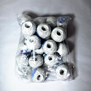 Lote de 20 Ovillos de Hilo de Algodón Blanco y Azul - imagen 2