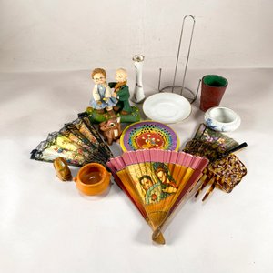 Lote anterior: Lote de Adornos: Peineta Oriental, Figuras, Florero, Platos y Abanicos