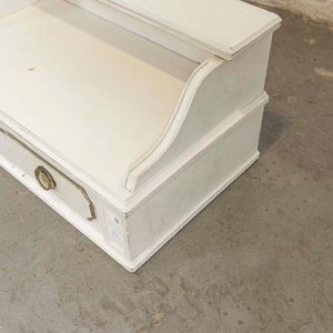Repisa Inglesa Blanca con Dos Cajones y Detalles en Pintura - imagen 2