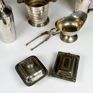 Lote de 8 piezas de metal: salsera, coctelera, hielera y más - imagen 3