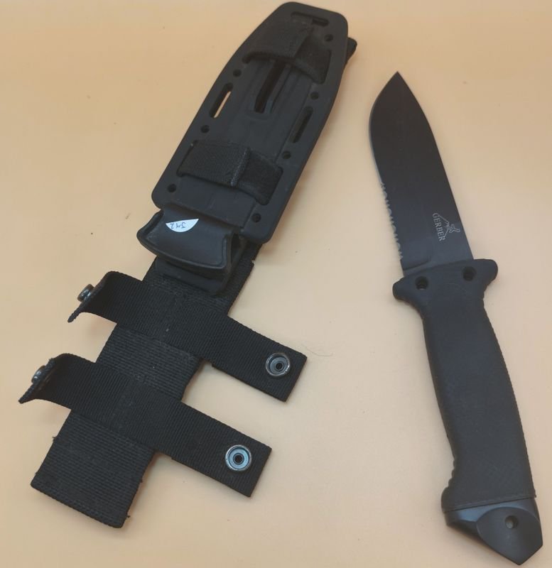 Cuchillo táctico Gerber con funda rígida y sistema de fijación - imagen 10