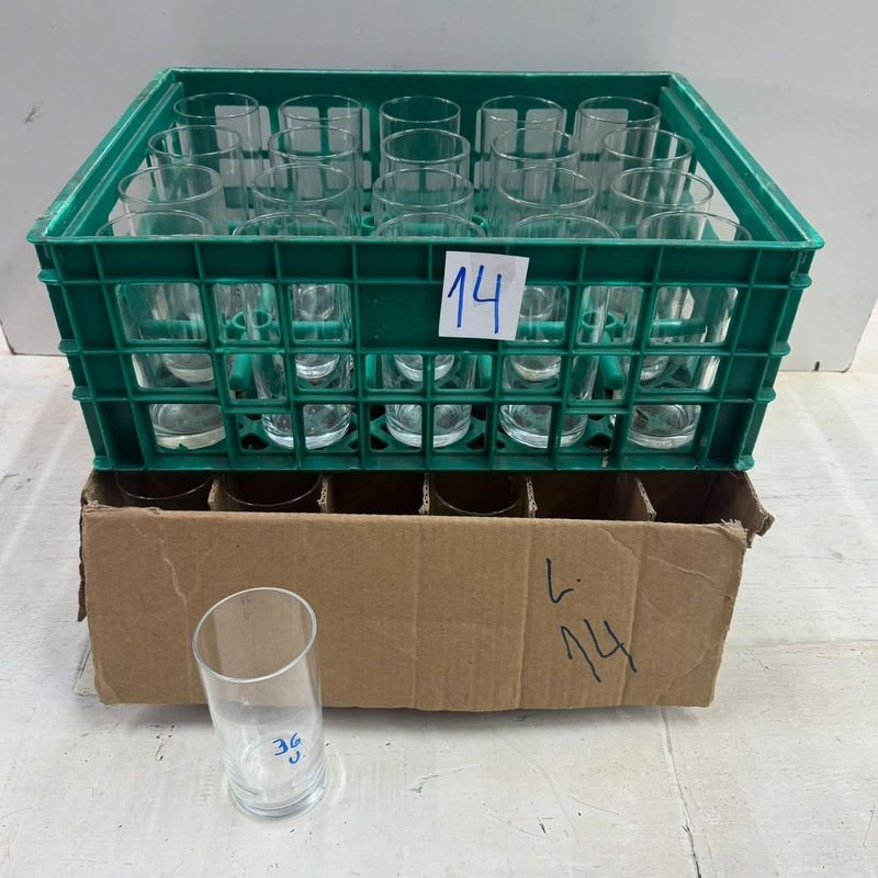 36 Vasos de Vidrio Altos Nuevos en Casillero Verde