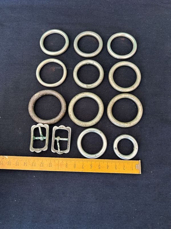 Colección de argollas y hebillas en buen estado - imagen 4
