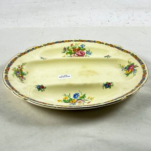 Lote siguiente: Copetinero circular en loza inglesa 27 cm