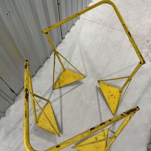 Estructura de Gancho para Pallets Metálica Amarilla - imagen 2