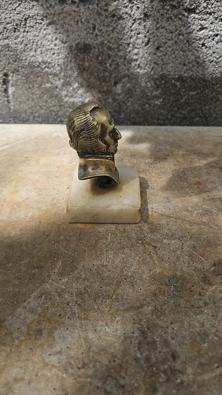 Busto de Artigas en bronce y mármol - imagen 2