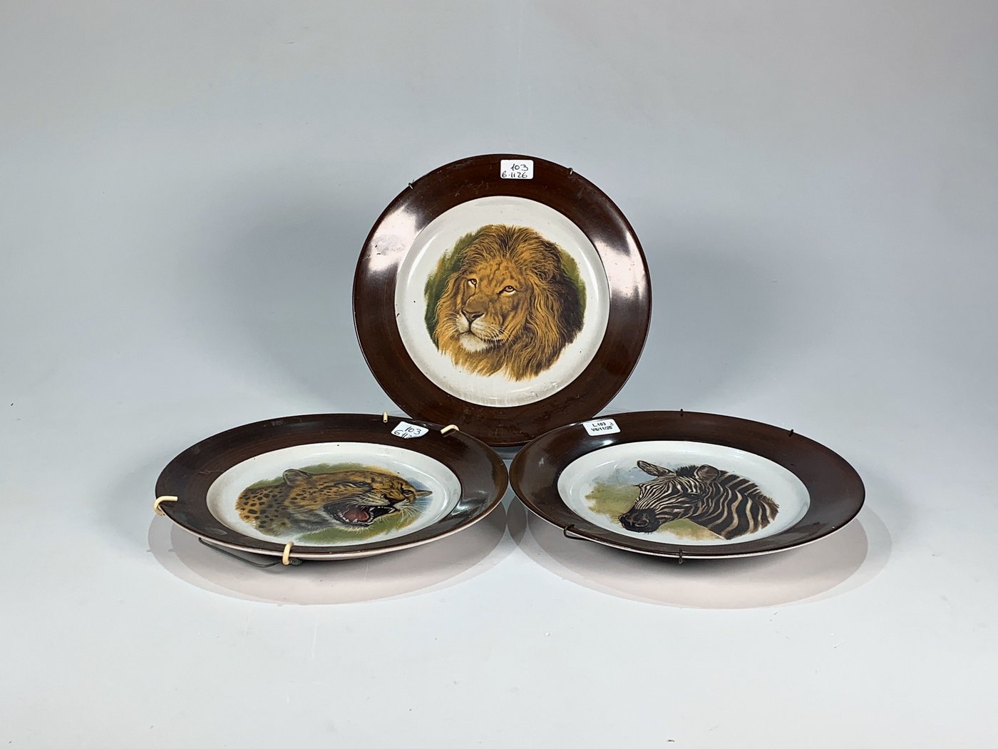 Lote de 3 Platos Decorativos de Loza con Animales Salvajes