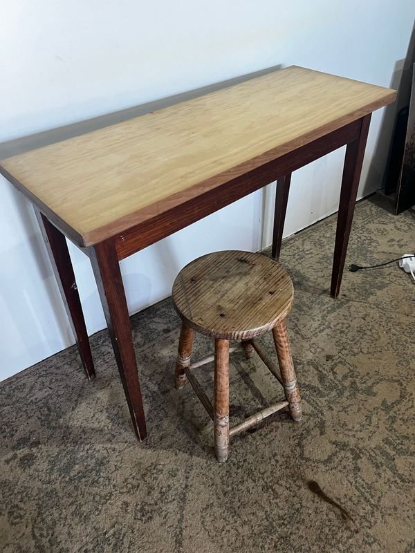 Mesa de arrimo con alas y taburete de madera - imagen 4