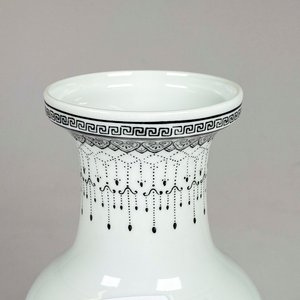 Florero de Porcelana Oriental con Decoración de Flores y Aves - Altura 26 cm - imagen 4