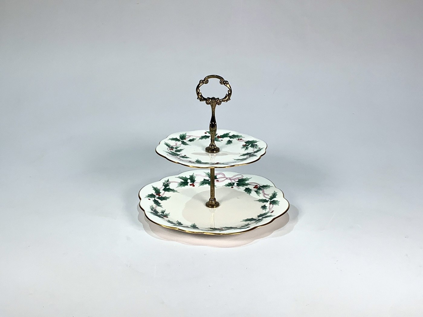 Centro de Porcelana Japonesa para Masas de Doble Piso con Decoración de Frutos