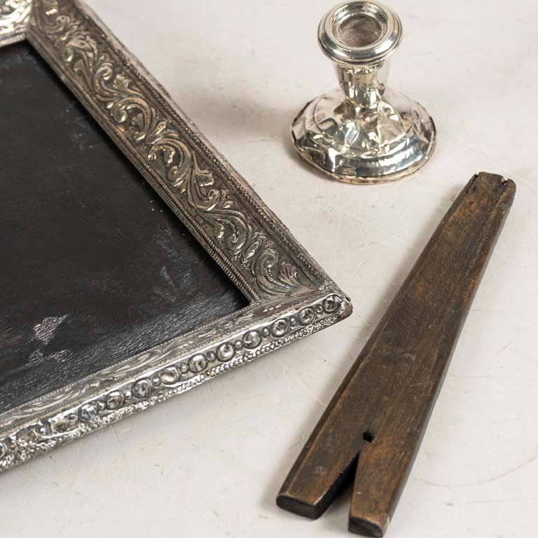 Portarretrato baño de plata labrada y candelero en baño de plata - imagen 2