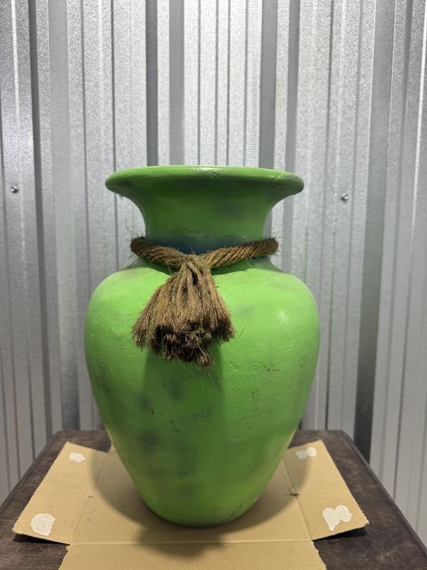 Jarrón Verde Grande de Cerámica Pintado a Mano con Piñas Decorativas