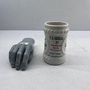 Lote siguiente: Jarra de Cerveza Cerámica Club Aguada 60 Aniversario "El Diario" "La Mañana"