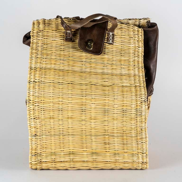 Lote siguiente: Bolsos de fibras naturales con cuero y cuerina