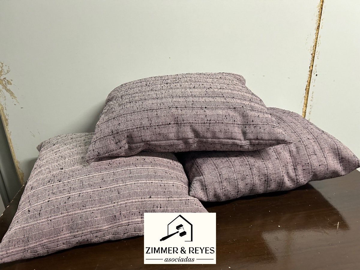Tres Almohadones Decorativos Lisos y Rayados