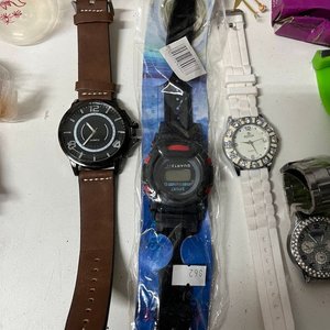 Lote Variado: Relojes, Muñeca, Organizador y Accesorios - imagen 5
