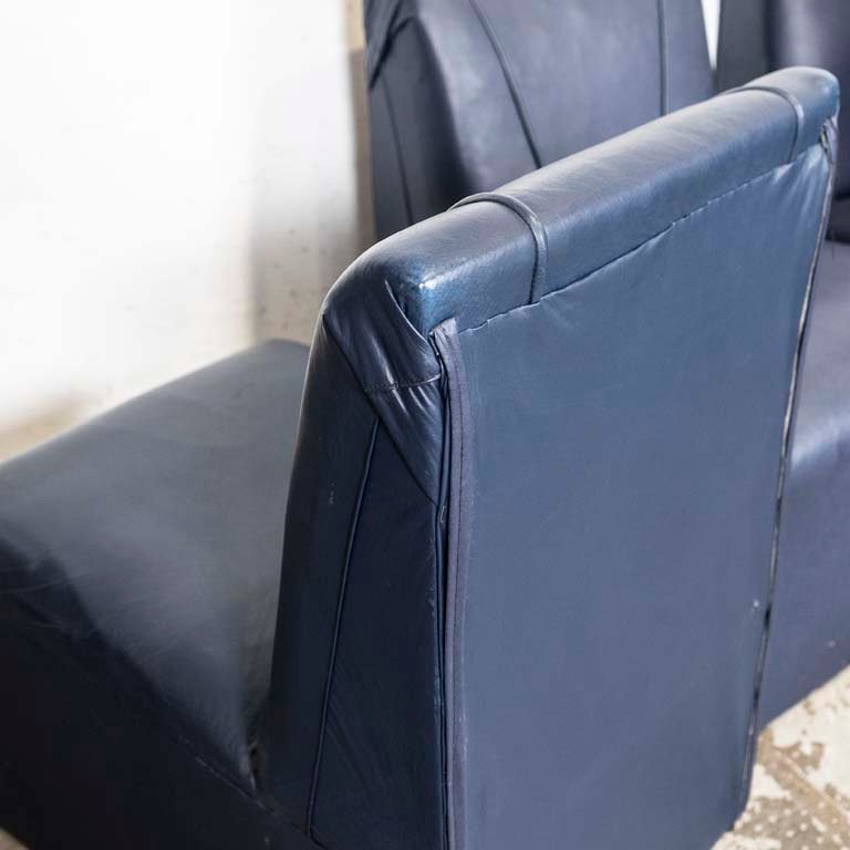 Muebles de cuero azul, cuatro módulos de living, condiciones aceptables - imagen 3