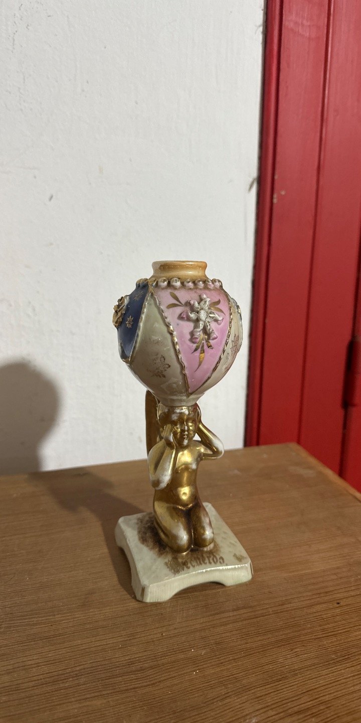 Figura Decorativa de Ángel Sosteniendo Jarrón