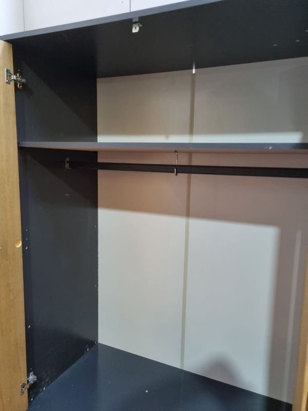 Placard de 2 Puertas con Espacio para Perchas - imagen 3