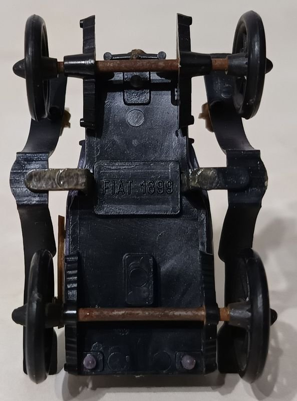 Réplica de un FIAT de 1899 en plástico - imagen 4