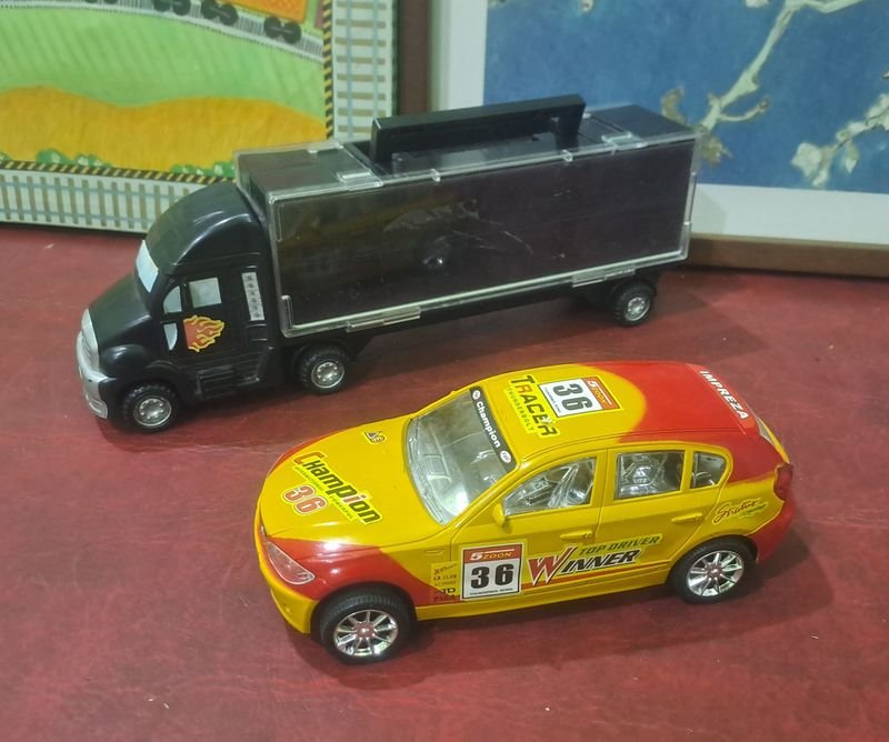 Lote anterior: Juguetes de coches a escala con detalles numéricos y textuales