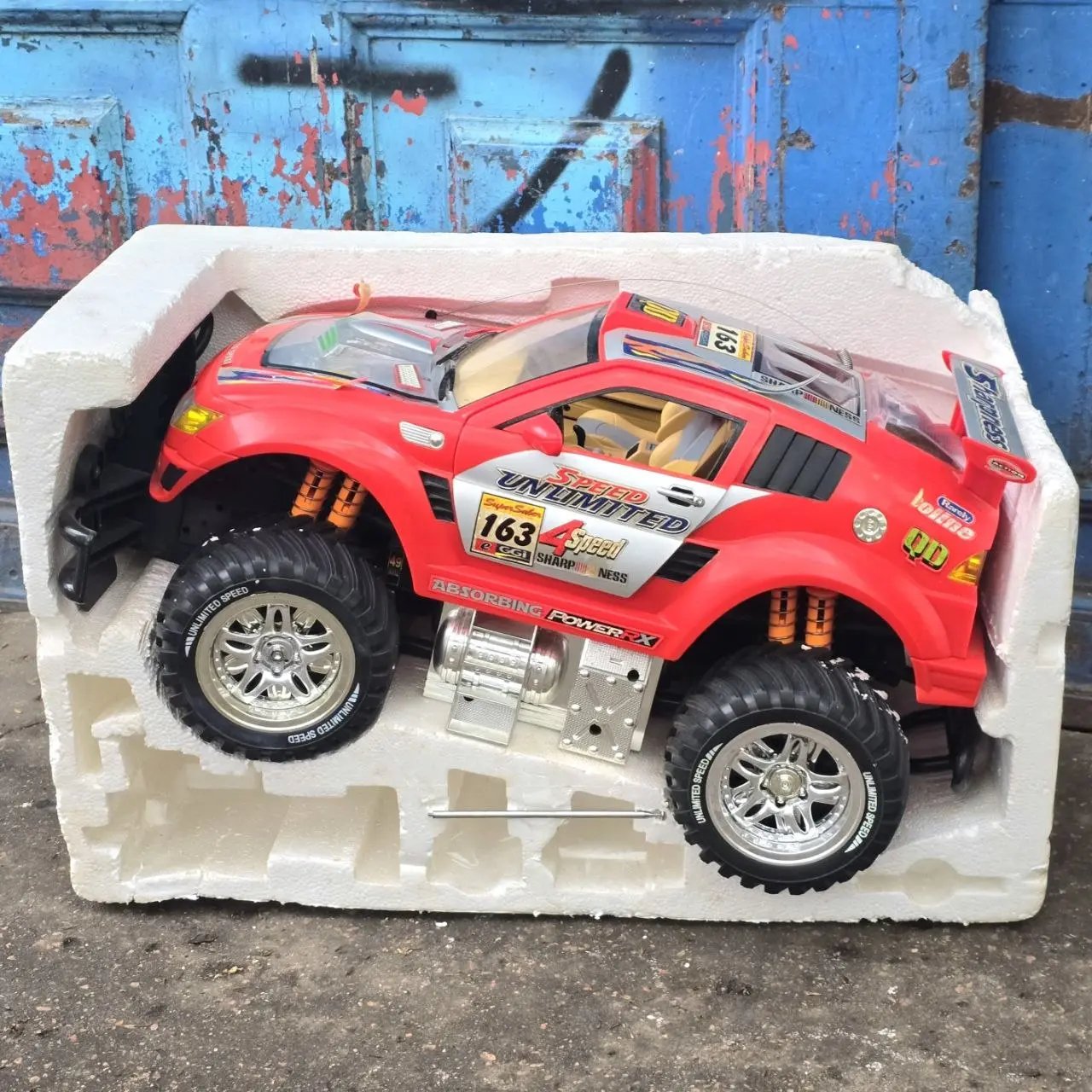 Camioneta a Radio Control Grande Roja "Sharpness"