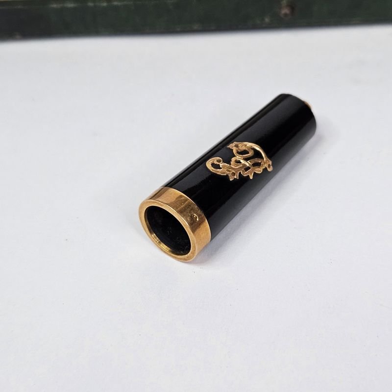 Boquilla con virola e iniciales en oro 18k en su estuche - imagen 6
