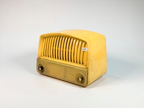 Radio Antigua Beige en Caja de Baquelita con Detalles Vintage