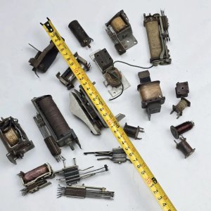Lote de Bobinas y Relés Varios para Componentes Eléctricos - imagen 5