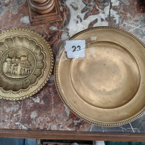 Dos Platos Decorativos de Bronce para Colgar - imagen 1