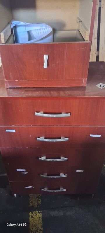 Cajonera de Madera con Mesa de Luz