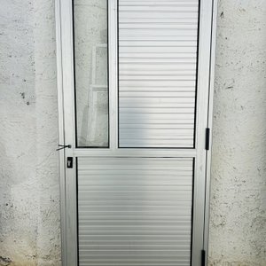 Lote #005 – Puerta de aluminio con llaves sin pestillos – 90x205cm - imagen 2