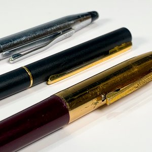 Tres Bolígrafos: Lebaron Negro, Cross Plateado y Marrón Dorado - imagen 2