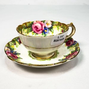 Lote siguiente: Taza y Platito de Porcelana Inglesa Paragon Floral "Tapestry Rose" con Guarda Dorada