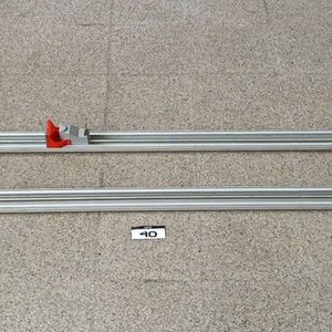 Lote siguiente: Dos Sargentos/Prensas Guía para Carpintería de Aluminio, 147 cm