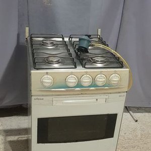 Lote siguiente: Cocina a Gas Blanca UFESA 4 Hornallas con Válvula