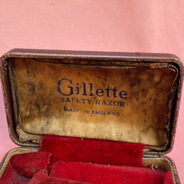 Antigua máquina de rasurar inglesa marca Gilette con su caja original - imagen 3