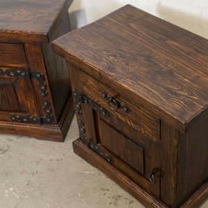 Par de Mesas de Luz Rústicas con Cajón y Puerta - imagen 2
